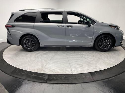 2025 Toyota Sienna XSE 7 Passenger