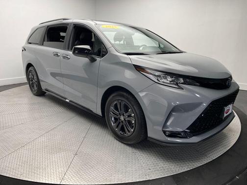 2025 Toyota Sienna XSE 7 Passenger