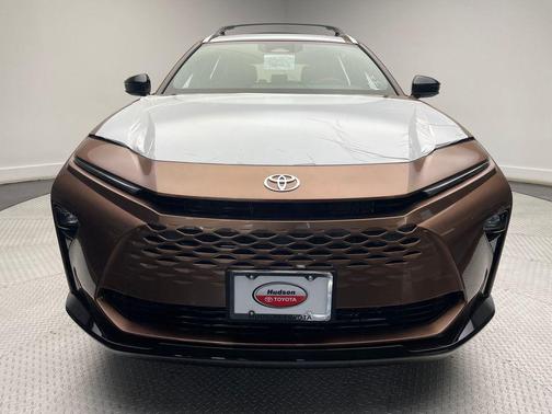 2025 Toyota Crown Signia XLE