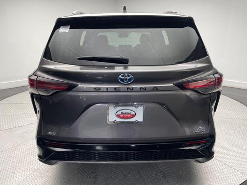 2021 Toyota Sienna XSE 7 Passenger