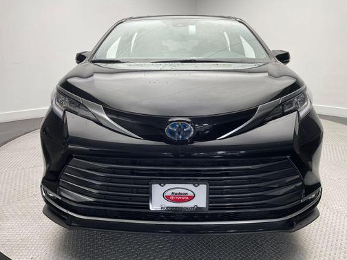 2025 Toyota Sienna Limited