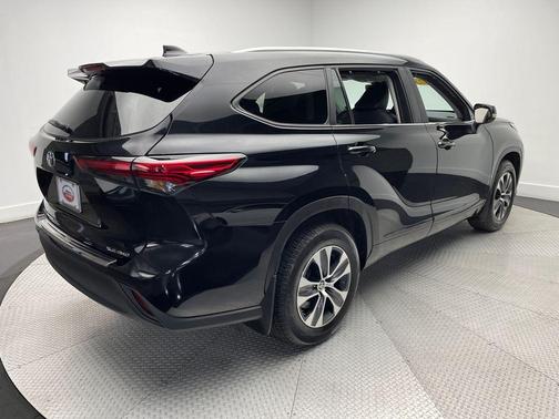 Midnight Black Metallic 2023 Toyota Highlander XLE