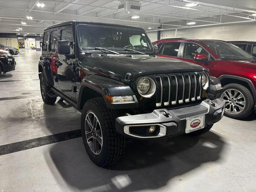 Black Clearcoat 2023 Jeep Wrangler 4-Door Sahara 4x4