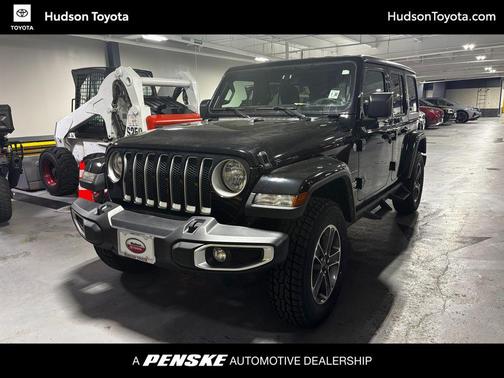 Black Clearcoat 2023 Jeep Wrangler 4-Door Sahara 4x4