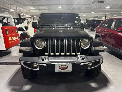 Black Clearcoat 2023 Jeep Wrangler 4-Door Sahara 4x4