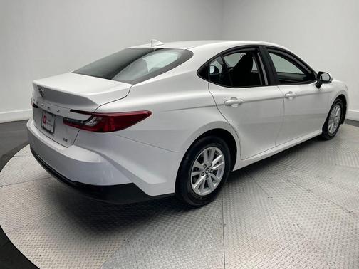 Ice Cap 2025 Toyota Camry LE