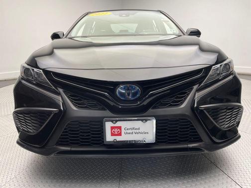 2022 Toyota Camry Hybrid SE