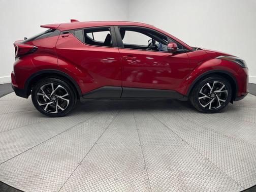 2022 Toyota C-HR XLE