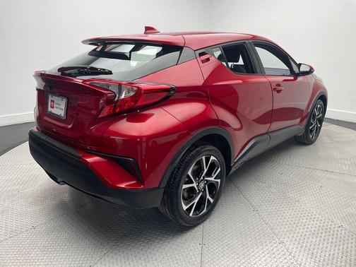 2022 Toyota C-HR XLE