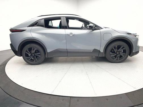Cement 2026 Toyota C-HR SE