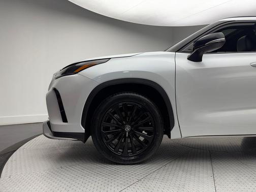 Wind Chill Pearl 2023 Toyota Highlander XSE