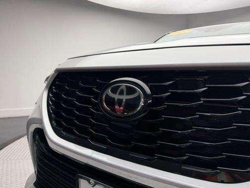 Wind Chill Pearl 2023 Toyota Highlander XSE
