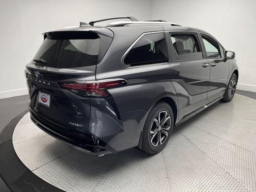 2025 Toyota Sienna Platinum 7 Passenger