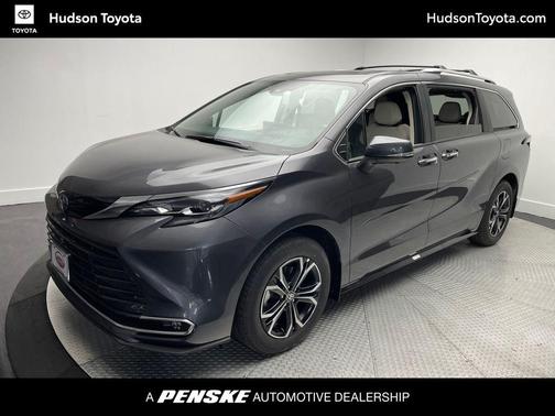 2025 Toyota Sienna Platinum 7 Passenger