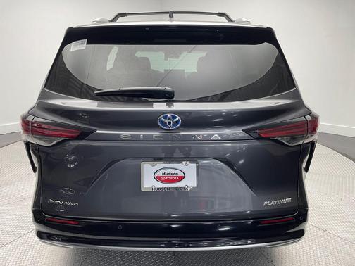 2025 Toyota Sienna Platinum 7 Passenger