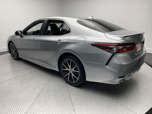 2023 Toyota Camry Hybrid SE