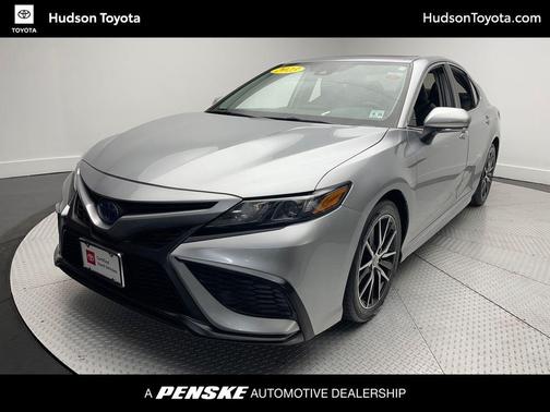 2023 Toyota Camry Hybrid SE