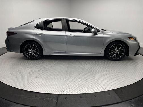 2023 Toyota Camry Hybrid SE