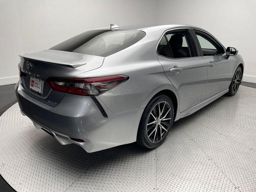 2023 Toyota Camry Hybrid SE