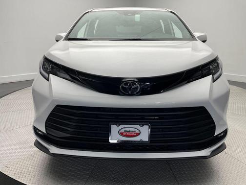 2026 Toyota Sienna Woodland Edition