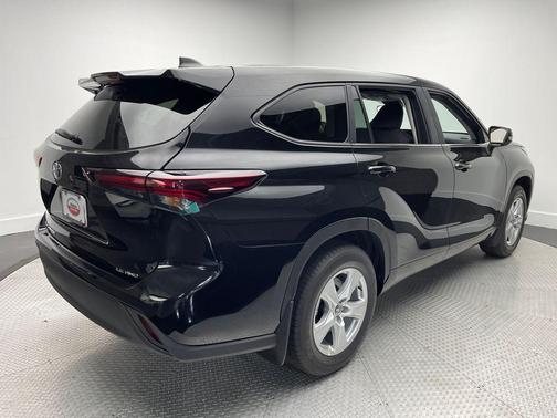 2025 Toyota Highlander LE