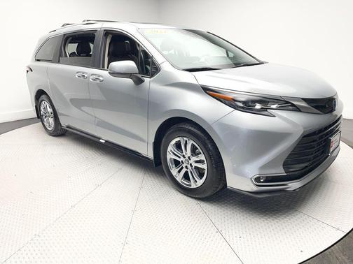 2024 Toyota Sienna Platinum