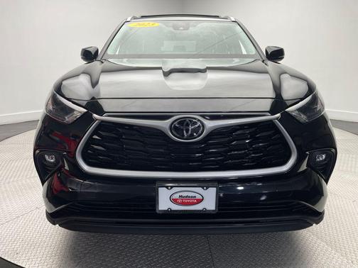 Midnight Black Metallic 2023 Toyota Highlander XLE