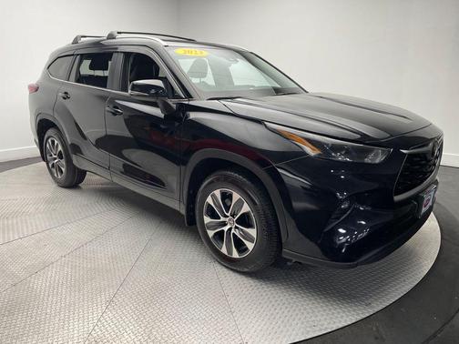 Midnight Black Metallic 2023 Toyota Highlander XLE