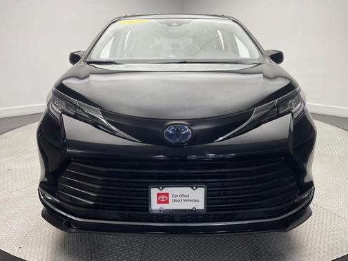 Midnight Black Metallic 2023 Toyota Sienna XLE