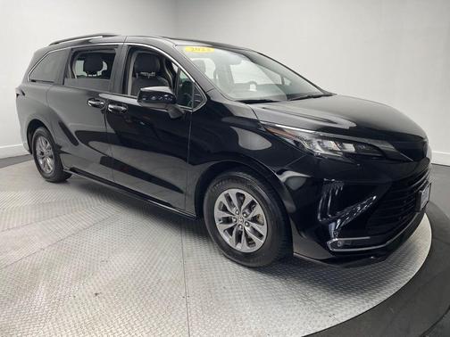Midnight Black Metallic 2023 Toyota Sienna XLE
