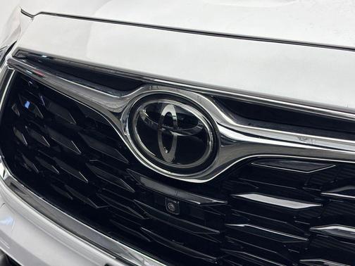 Wind Chill Pearl 2024 Toyota Highlander Limited