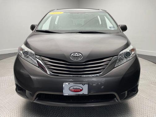 2017 Toyota Sienna LE