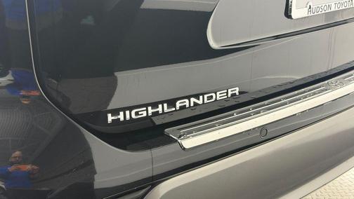 Midnight Black Metallic 2025 Toyota Highlander Platinum