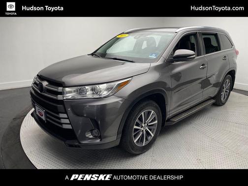 Predawn Gray Mica 2018 Toyota Highlander XLE