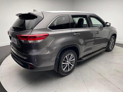 Predawn Gray Mica 2018 Toyota Highlander XLE
