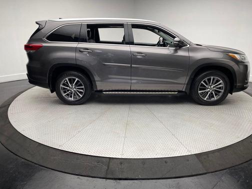 Predawn Gray Mica 2018 Toyota Highlander XLE
