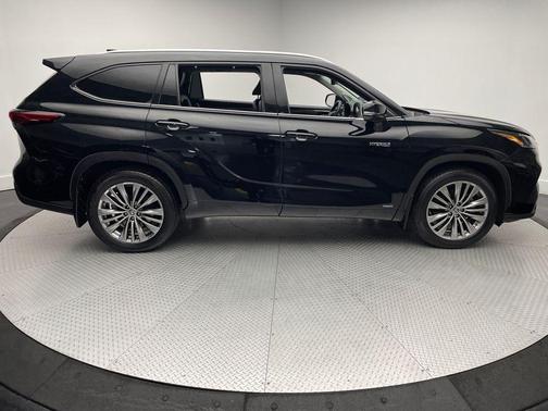 2020 Toyota Highlander Hybrid Platinum