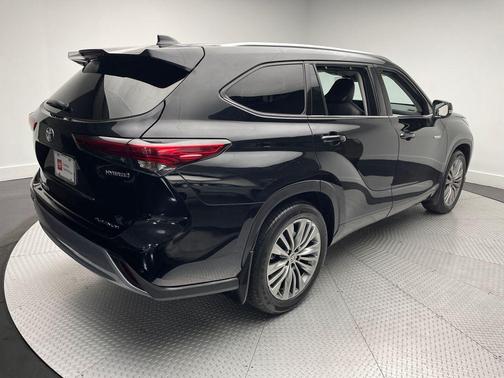 2020 Toyota Highlander Hybrid Platinum