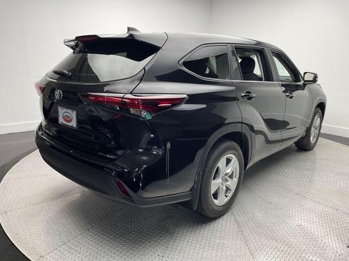 2025 Toyota Highlander LE