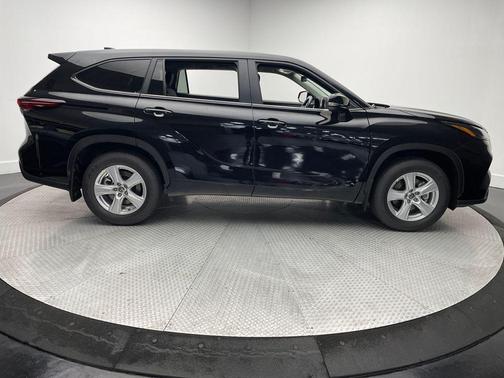 2025 Toyota Highlander LE