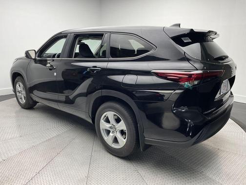 2025 Toyota Highlander LE