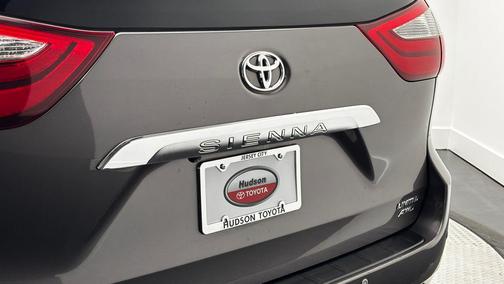 Predawn Gray Mica 2016 Toyota Sienna Limited Premium