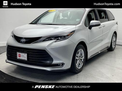 2023 Toyota Sienna Platinum 7 Passenger