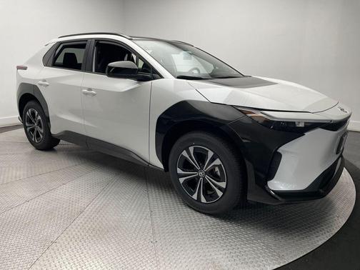 2025 Toyota bZ4X XLE
