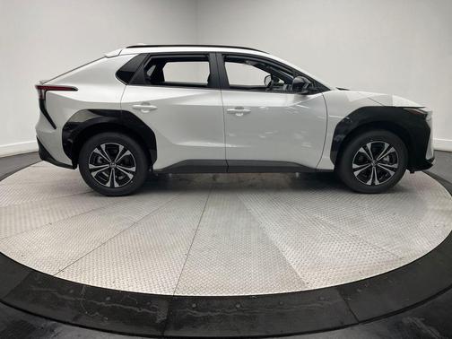 2025 Toyota bZ4X XLE