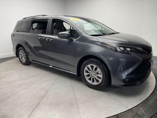 2025 Toyota Sienna XLE