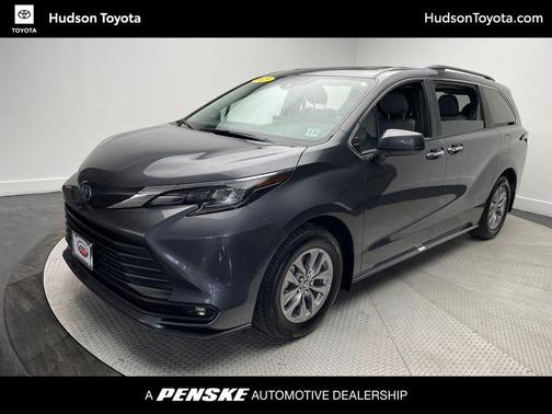 2025 Toyota Sienna XLE