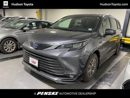 2025 Toyota Sienna XLE