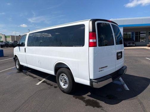 Summit White 2025 Chevrolet Express 3500 RWD 3500 Extended Wheelbase LT