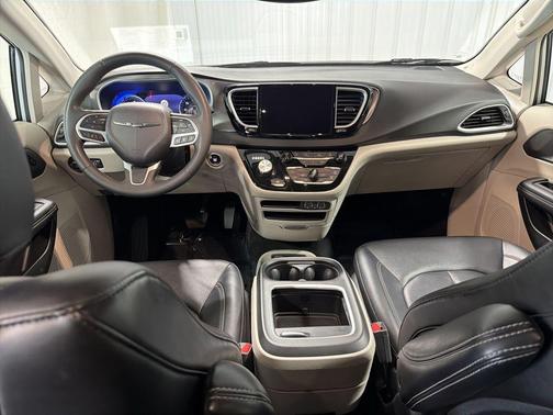 Silver Mist Clearcoat 2024 Chrysler Pacifica Touring L